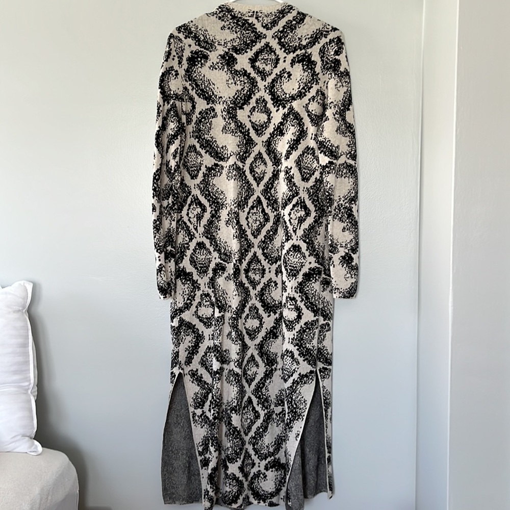 Long Cardigan, Size Medium - Picture 6 of 6